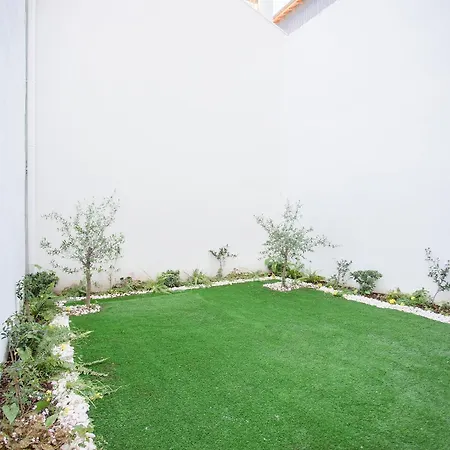 Liiiving In - Sweet Sunlight Terrace Apartment *