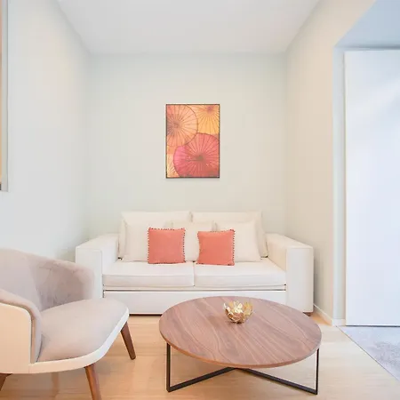 Liiiving In - Sweet Sunlight Terrace Apartment *