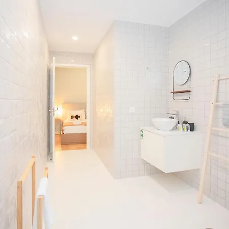 Liiiving In - Sweet Sunlight Terrace Apartment *